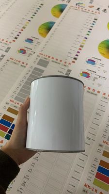 Mazda'nın mükemmel nötr gri otomobil boyası.