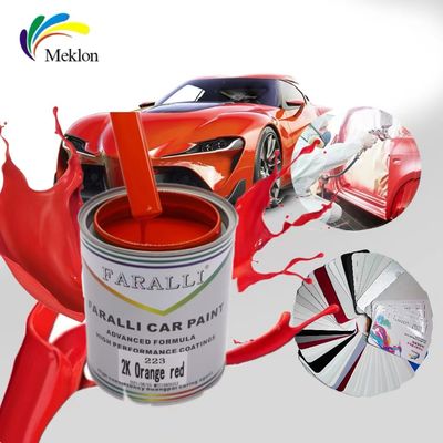 Kırmızı araba boyası, araba tamirinde parlaklık sağlar.